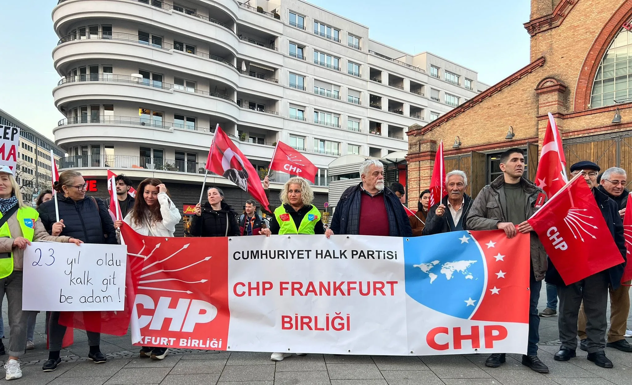 İmamoğlu ve arkadaşları için Frankfurt’ta destek eylemi  