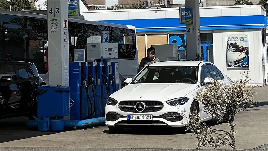 Almanlar ucuz yakıt almak için Polonya’ya gidiyor