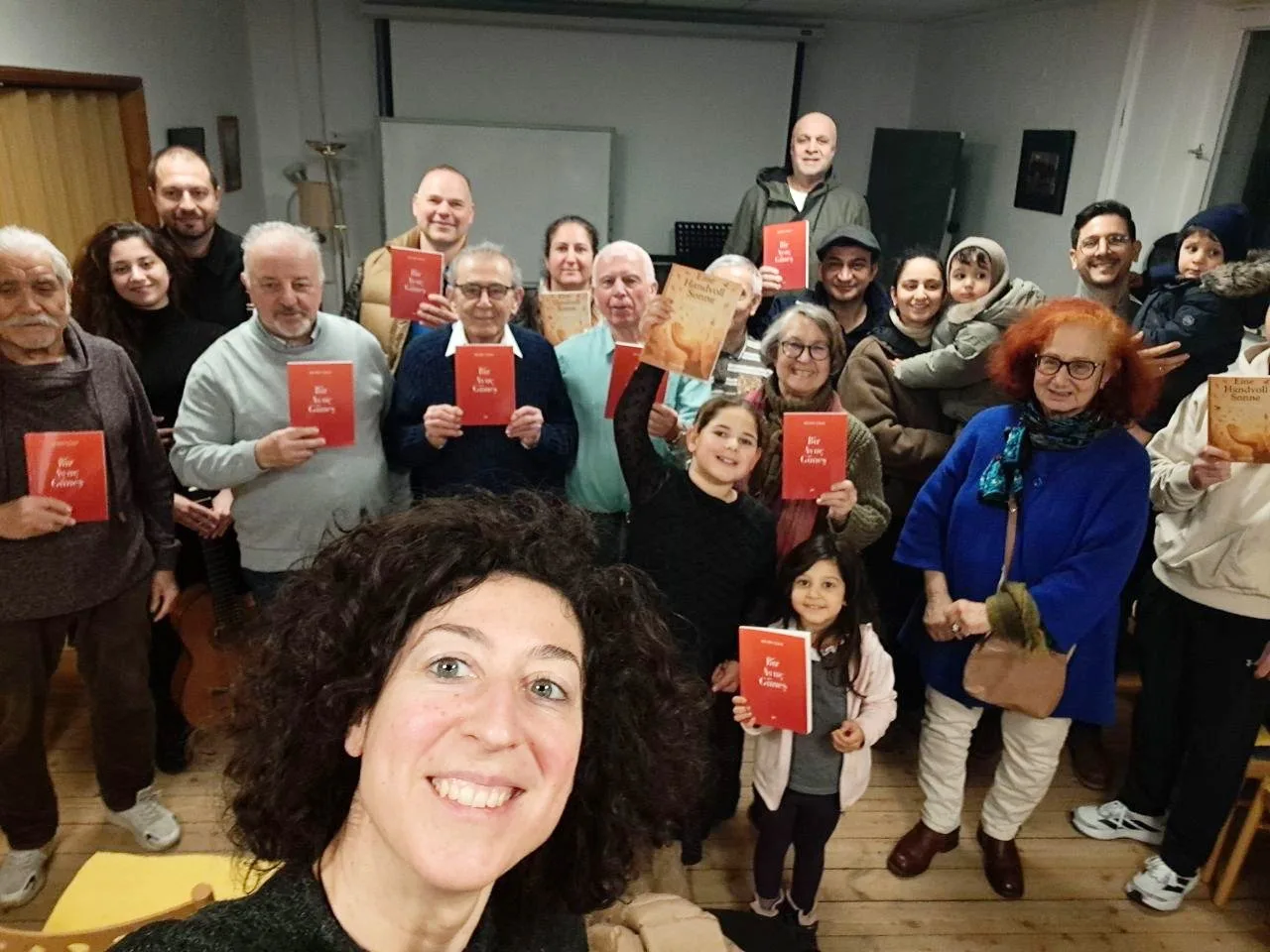 Berlin’de İki Dilli Şiir Gecesi: Mehmet Özata’dan Unutulmaz Dinleti