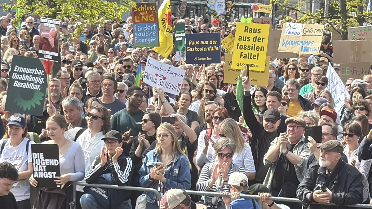 Hükümetin enerji politikası protesto edildi