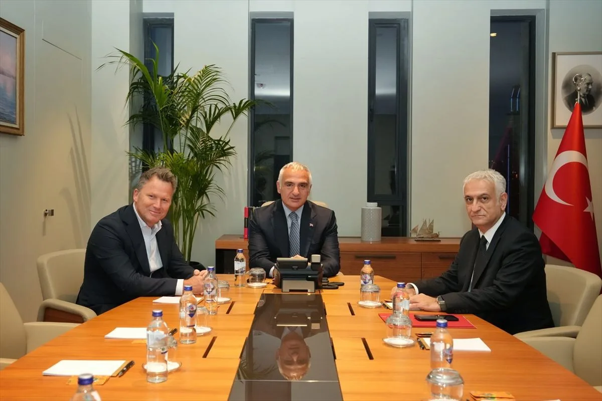 Bakan Ersoy’dan Almanya ve İngiltere Turizm Atağı