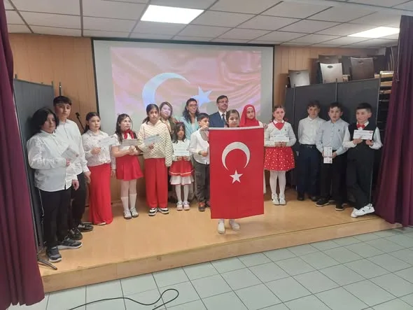 İstiklal Marşını En  Güzel Onlar okudu