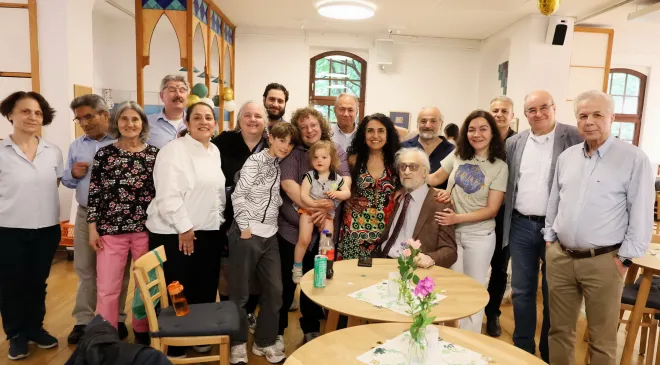 Berlin’de Safter Çınar’a Duygu Dolu 80. Yaş Günü Sürprizi
