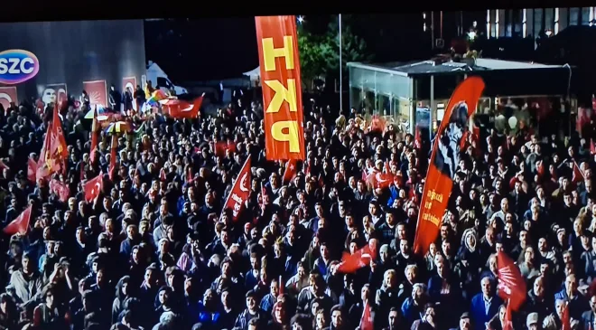 CHP Genel Merkezi’nde Gergin Gece