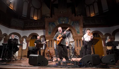 Paul Dwyer Berlin’de Kültürlerarası Müzik Rüzgârı Estirdi