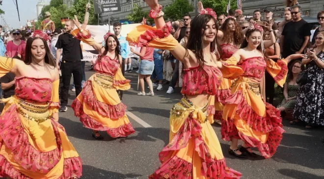 Berlin’de Kültürler Karnavalı’na Yoğun İlgi