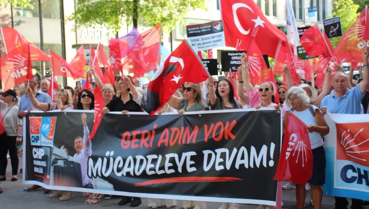 Hamburg’da Demokrasi ve Halk İradesine Güçlü Destek