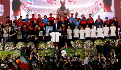 Dünya Kupası’na katılacak İran Milli Futbol Takımı için Tahran’da tören düzenlendi