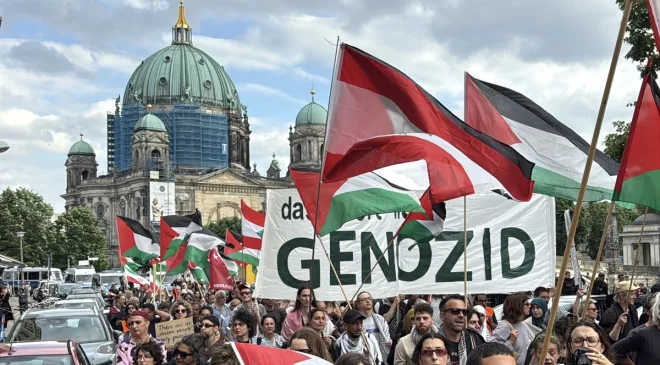Berlin’de İsrail’in Filistin ve Lübnan’a saldırıları protesto edildi