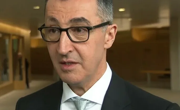 Cem Özdemir: Devlet engel değil, çözüm üretmeli