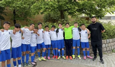 Aziz Nesin İlkokulu Futbol Takımı Berlin’de Gurur Yaşattı