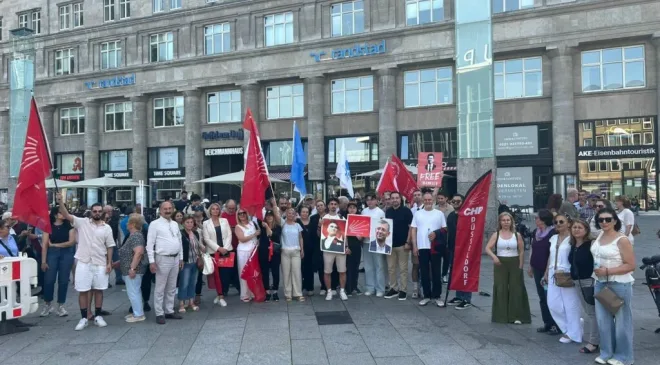 Köln’de CHP Genel Merkezi’ne Müdahaleye Protesto