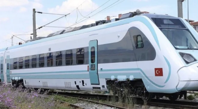 Milli hızlı tren saatte 240 kilometre hıza ulaştı