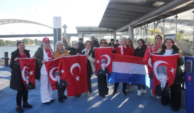 Rotterdam`daki “Onun Işığında Yürüyoruz” etkinliğine yoğun ilgi