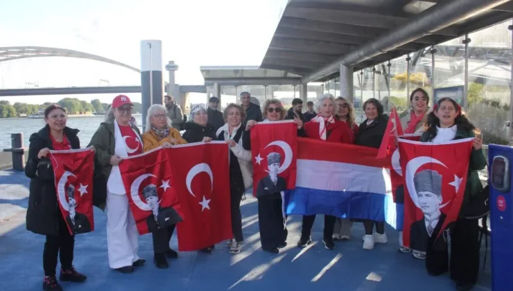 Rotterdam`daki “Onun Işığında Yürüyoruz” etkinliğine yoğun ilgi