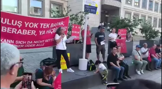 Stuttgart’ta CHP Kurultayı’nın iptal kararı protesto edildi