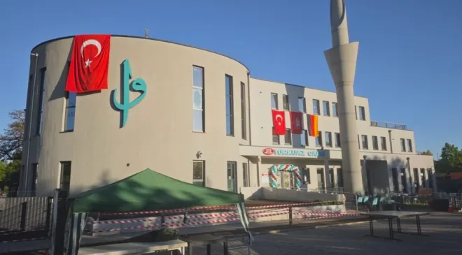 Regensburg DİTİB Turkuaz Camii ibadete açıldı
