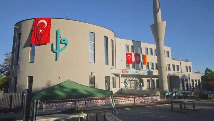 Regensburg DİTİB Turkuaz Camii ibadete açıldı