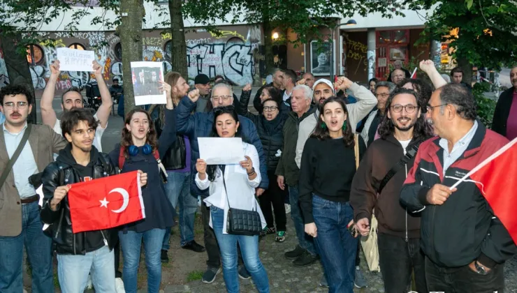 Berlinli CHP’lilerden “Mutlak Butlan” Protestosu