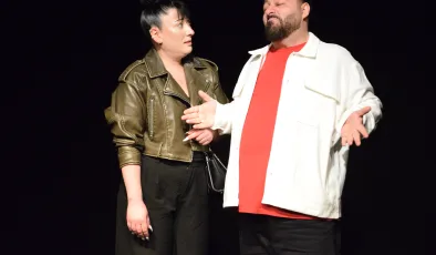 Festivalde Aşk Komedisi Rüzgarı