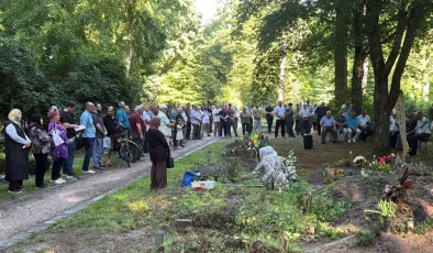 Nürnberg’de Bayram Geleneği: Kabir Ziyaretinde Duygu Dolu Anlar