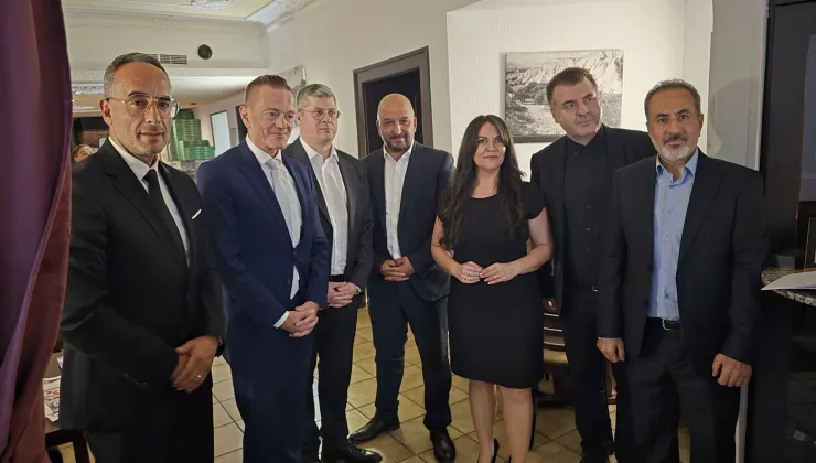 Münih Türk Basınının Duayeni Orhan Tinengin Saygıyla Anıldı