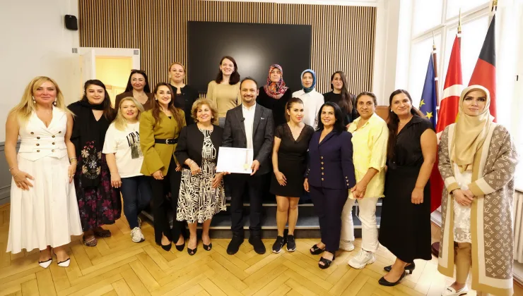 Berlin’de Kadın Sağlığı Paneline Yoğun İlgi
