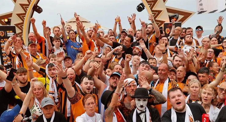 Acun Ilıcalı Hull City taraftarlarıyla Kemer’de buluştu