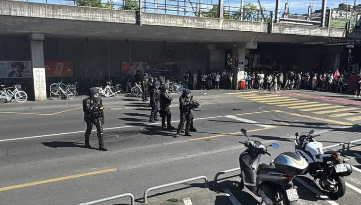 G7 Zirvesi karşıtı eylem, polisin biber gazlı müdahalesiyle son buldu