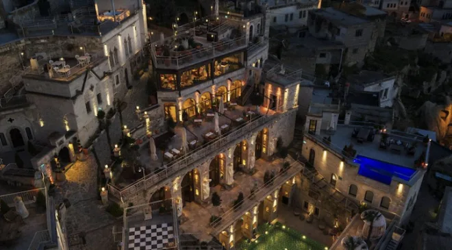 Hilton’un ilk mağara oteli