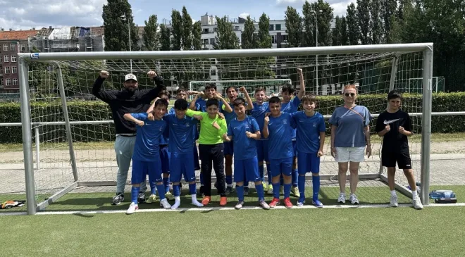 Aziz Nesin İlkokulu Futbol Takımı Berlin Şampiyonası Yarı Finalinde