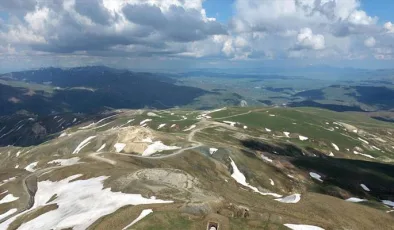 Palandöken’de yaz ve kış manzaraları bir arada yaşanıyor