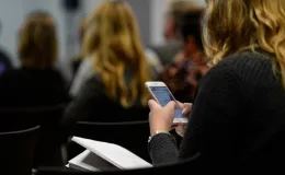 Fransa liselerde cep telefonlarını yasaklamaya hazırlanıyor